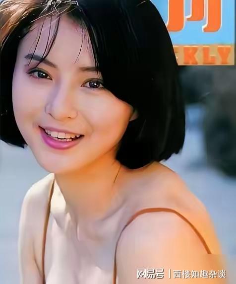 电竞直播入口-李赛凤的乱伦，床缝摸出个用过的套，衣柜里还藏着个半裸的干儿子